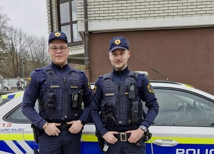 Velenjska policista rešila domačina s Plešivca, ki je bil ujet pod ruševinami