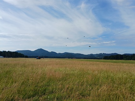 Desant na slovenjgraško letališče