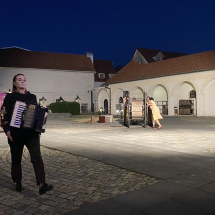 Ana Desetnica 2025 gostuje v 13 mestih, tudi v Slovenj Gradcu