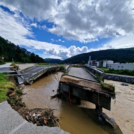 Na cesti Slovenj Gradec-Dravograd o novem mostu ne duha ne sluha