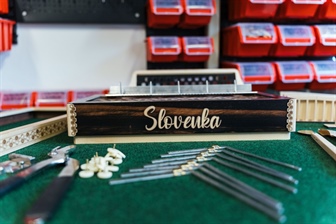V butični delavnici na Ravnah na Koroškem bodo izdelovali "Slovenke"