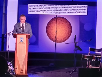 Slovenj Gradec zahteva mir po svetu, ker: Mir je pravica!