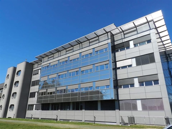 Na izhodnih vratih bolnice še dva predstojnika?