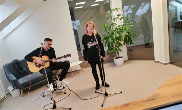 ZHA: "Primerjajo me s Senidah! Kakšen kompliment!"