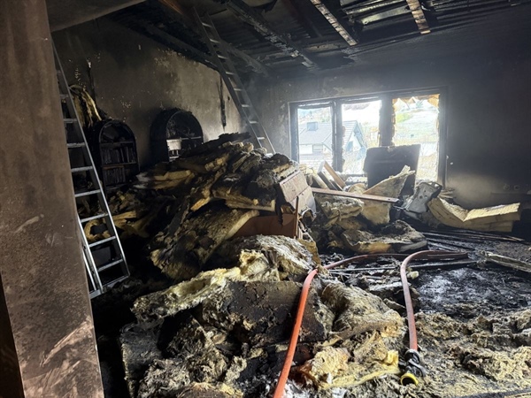 Stanovalca rešili iz goreče hiše