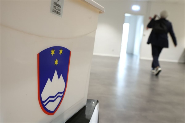 Prve preštete glasovnice napovedujejo tesen rezultat