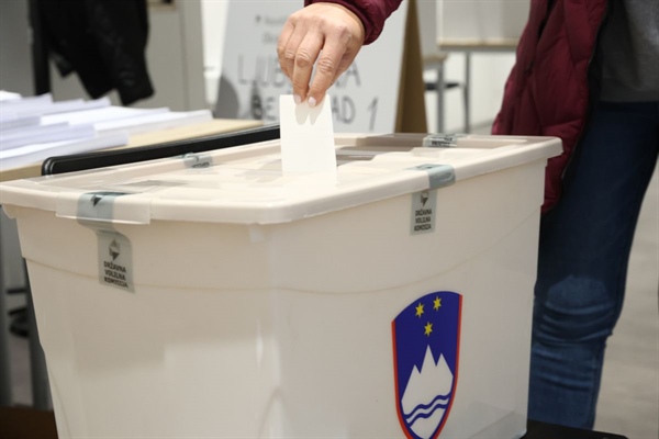 Kvorum dosežen, zakon po neuradnih izidih padel