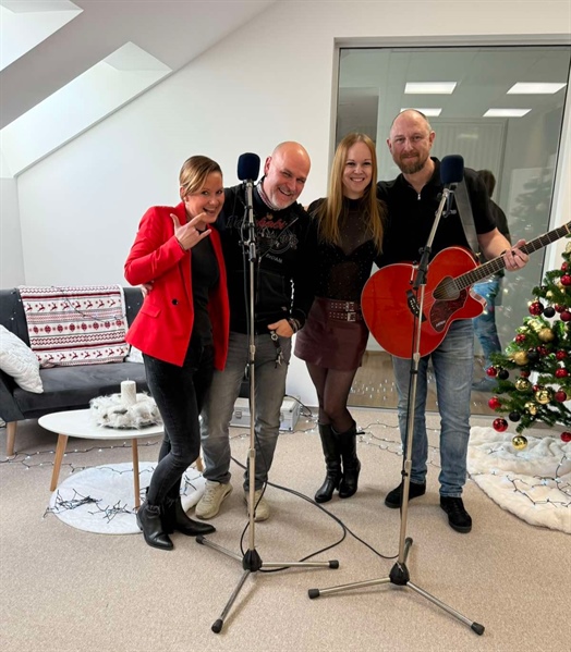 RIFF BAND zapeli v živo!