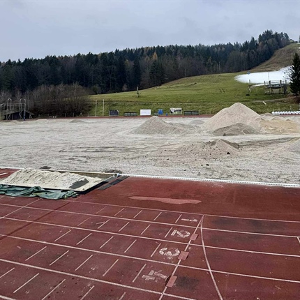 Zelena luč za obnovo atletske steze na ravenskem stadionu