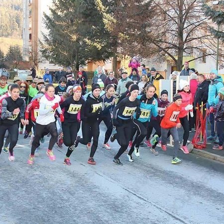 Tekači se bodo danes že 32. podali okoli Javornika