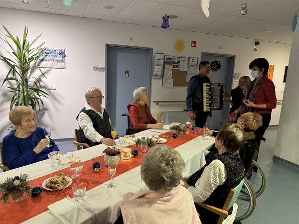 Novemu letu že sinoči nazdravili v slovenjgraškem domu starostnikov