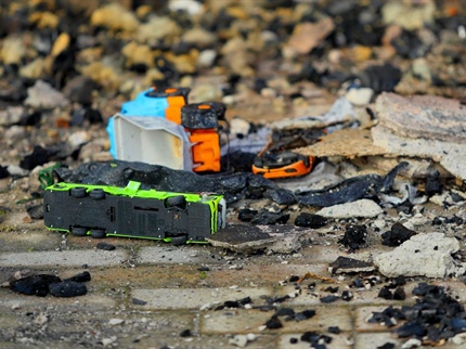 V požaru ponoči izgubil življenje petletni otrok