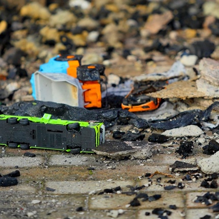 V požaru ponoči izgubil življenje petletni otrok