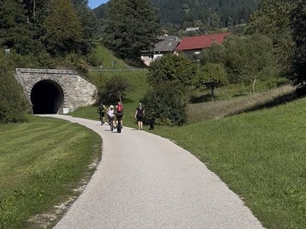 Koroška postaja kolesarska velesila: Kdaj bodo vse poti povezane v celoto?