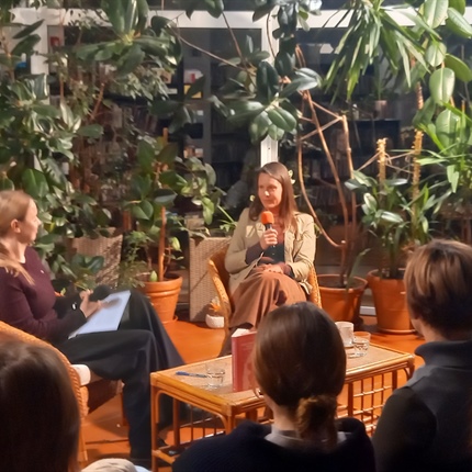 Nadja Ebner: Kako pokopati mamo, ki je še živa