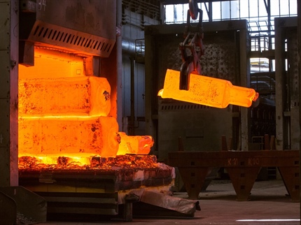 Draga elektrika ustavlja jeklarske peči, delavci čakajo