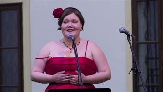 Uspešna citrarka in pevka Tanja Klančnik