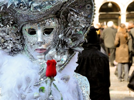 V Benetkah že pustno veselje!