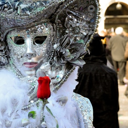 V Benetkah že pustno veselje!