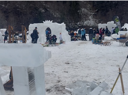 Kralju v čast v Črni nastaja nekaj več kot 40. snežnih gradov