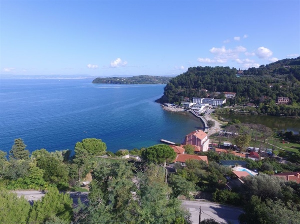 Skoraj prodan, danes prenovljen: zgodba doma v Fiesi