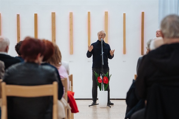 Raziskovalec svetlobe, Oto Rimele