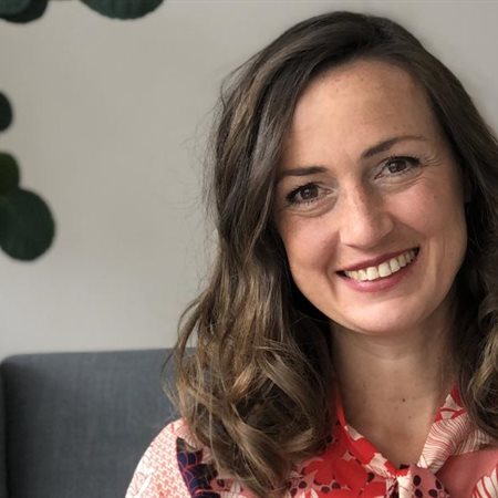 Kaj pomeni biti ženska in mama v času, ko se od nje pričakuje – skoraj vse?