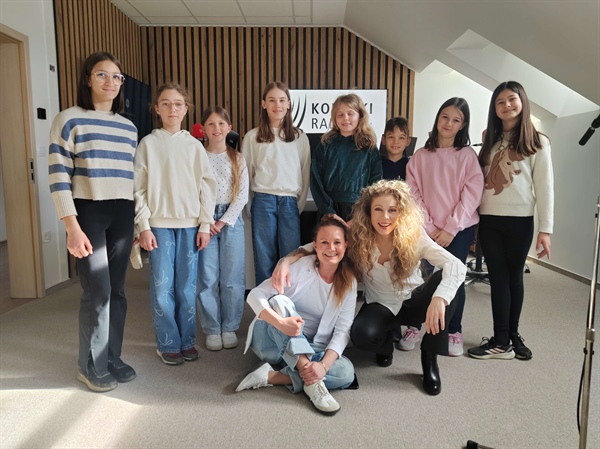 Dunja o sreči skupaj s 1200 otroki s Koroške