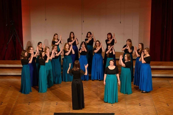 Zbora Vres in Aglaja slavila na festivalu Naša pesem