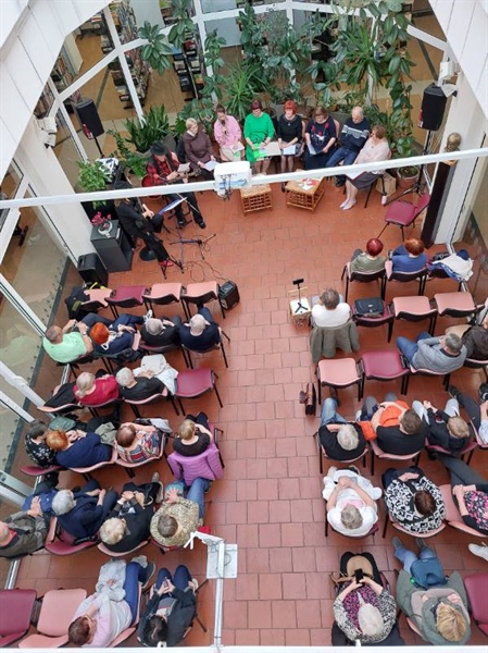 Meškov svinčnik, pišoči ljubitelji lepe besede