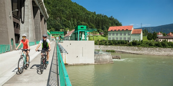 Dirka po Sloveniji v Radljah ob Dravi in Velenju
