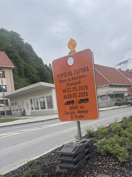 Popolna zapora ceste Ravne–Dravograd še vse do sredine junija