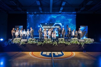 Stoječe ovacije za družino Breznik na jubilejnem koncertu