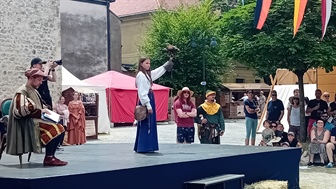 Srednjeveški preludij razveseljuje