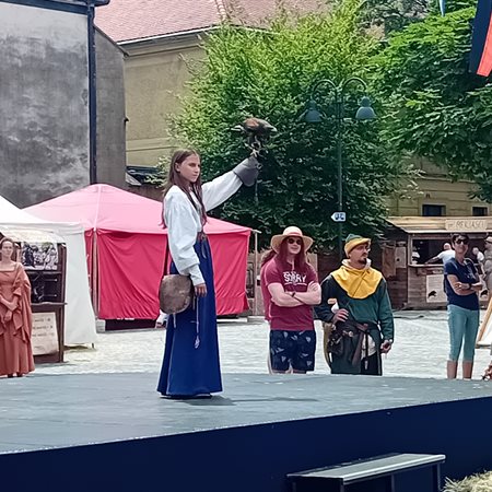 Srednjeveški preludij razveseljuje