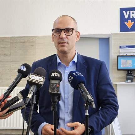 Minister Tadej Ostrc: Bolnišnici bomo pomagali, da obstane