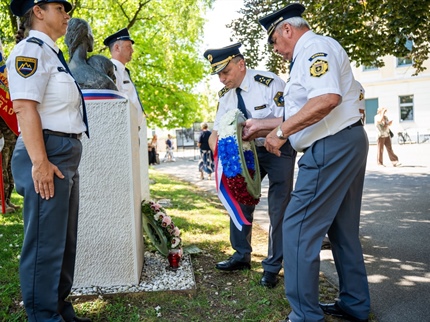 Spominska slovesnost v parku herojev