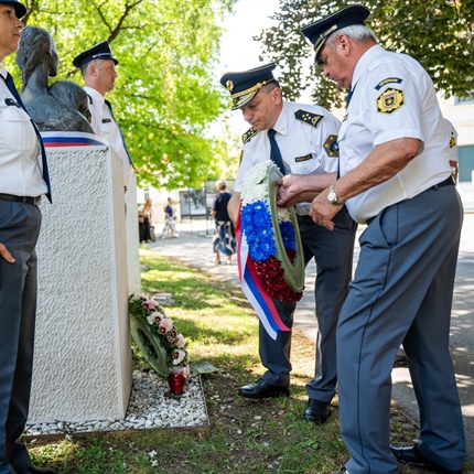 Spominska slovesnost v parku herojev