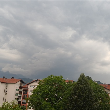 Uprava  za zaščito in reševanje:  Popoldne možne močnejše nevihte z močnimi sunki vetra