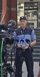 Po umoru preplaval Dravo, se z avtobusom peljal do Mute in skrival na pokopališču