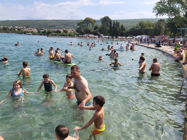 Radeljski župan v vlogi vzgojitelja, danes v Punat še predsednica republike