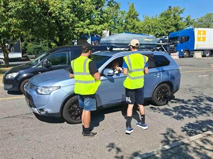 V vročini: Prezračite kabine avtomobilov, preverite pneumatike