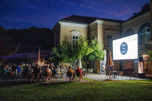 Poletni večeri so kot nalašč za film pod zvezdami! V torek v Črni, v sredo pa v Vuzenici.