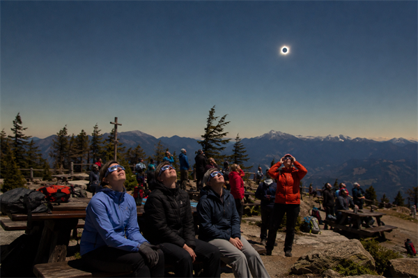 Jutri nas čaka pravi astronomski spektakel!