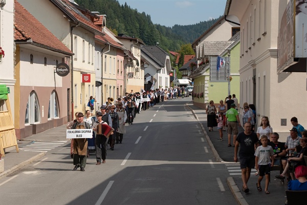 45 let Folklorne skupine KD Gozdar Črna