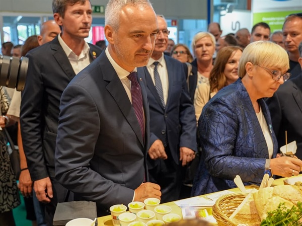 Minister Cigler Kralj napovedal 8,1 milijona evrov pomoči kmetom zaradi višjih cen energentov in gnojil