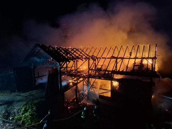 Po požaru v Solčavi prosijo za pomoč: Na Plodrovi domačiji ostali brez hleva