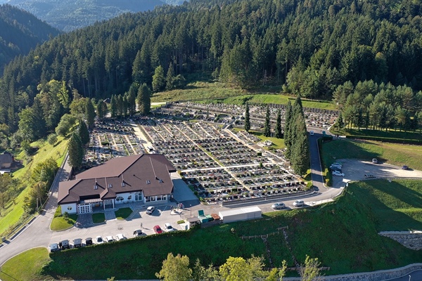Ravne na Koroškem: Z brezplačnim prevozom tudi do pokopališča