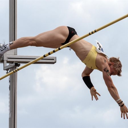 Tina Šutej v Nanjingu do srebrne medalje na dvoranskem SP