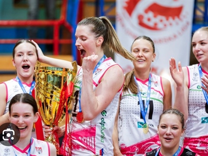 Najboljša koroška odbojkarica IZA MLAKAR  kapetanka s srcem